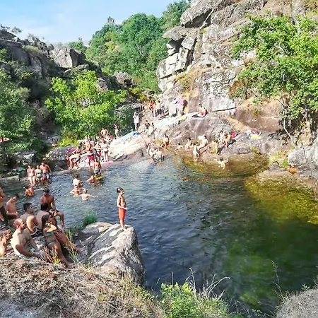 בית נופש Comfortable House In Lindoso, Stunning Mountain View *