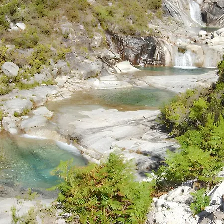 בית נופש Comfortable House In Lindoso, Stunning Mountain View מולדו