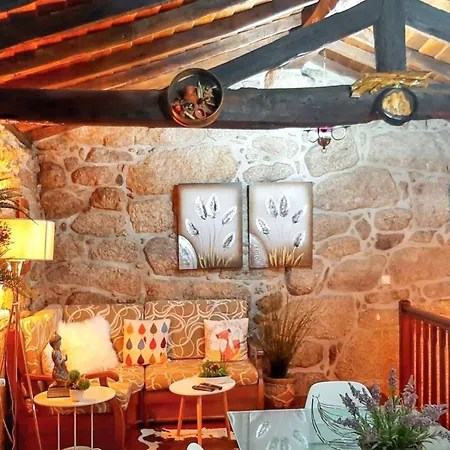 Comfortable House In Lindoso, Stunning Mountain View بيت للعطل موليدو