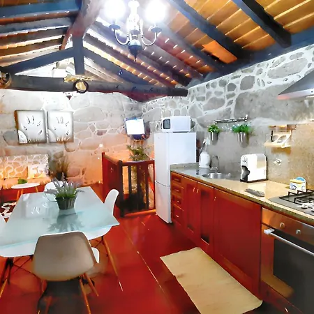 Hébergement de vacances Comfortable House In Lindoso, Stunning Mountain View Moledo (Viana do Castelo)