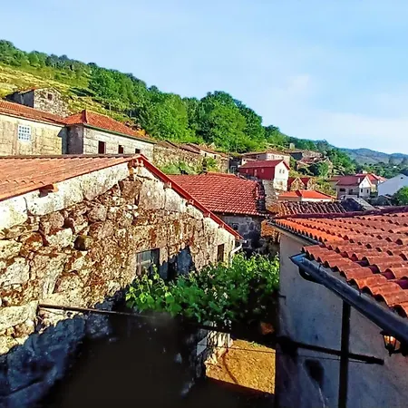 Semesterbostad Comfortable House In Lindoso, Stunning Mountain View Moledo (Viana do Castelo)