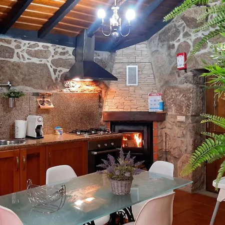 Comfortable House In Lindoso, Stunning Mountain View 펜션 몰레도